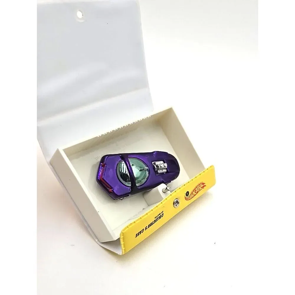 Hallmark Ornament: 2001 Silhouette and Case 1968 |‎ QX6605
